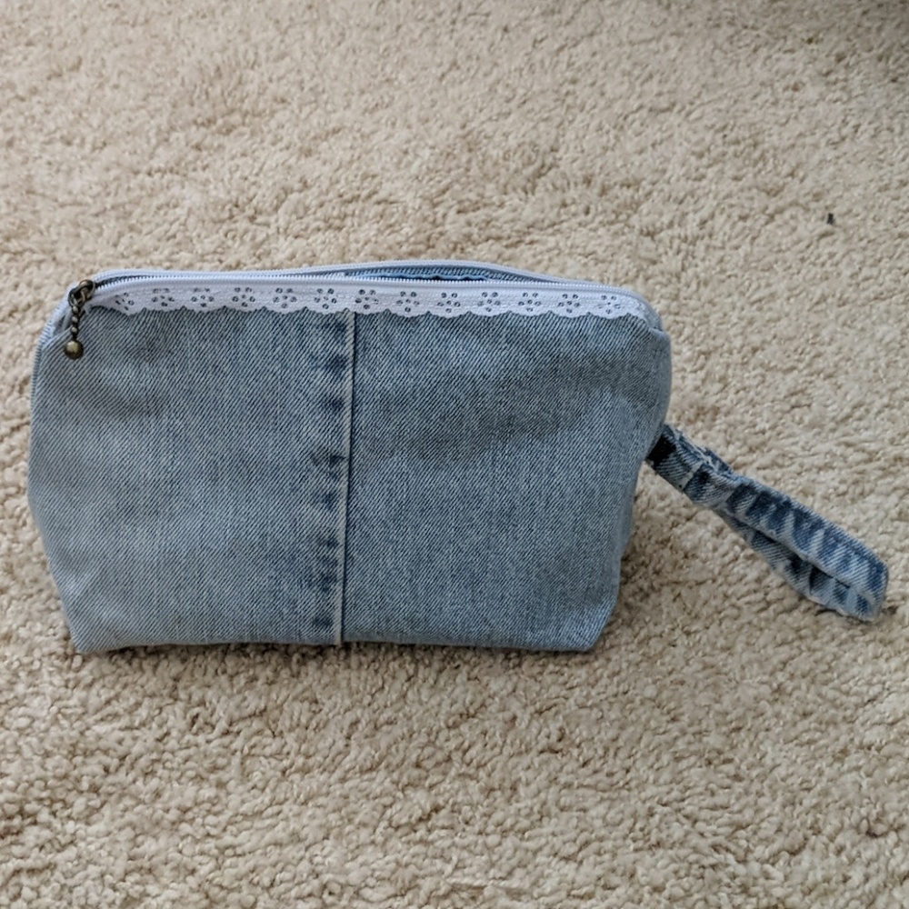Triangle Jean pouch